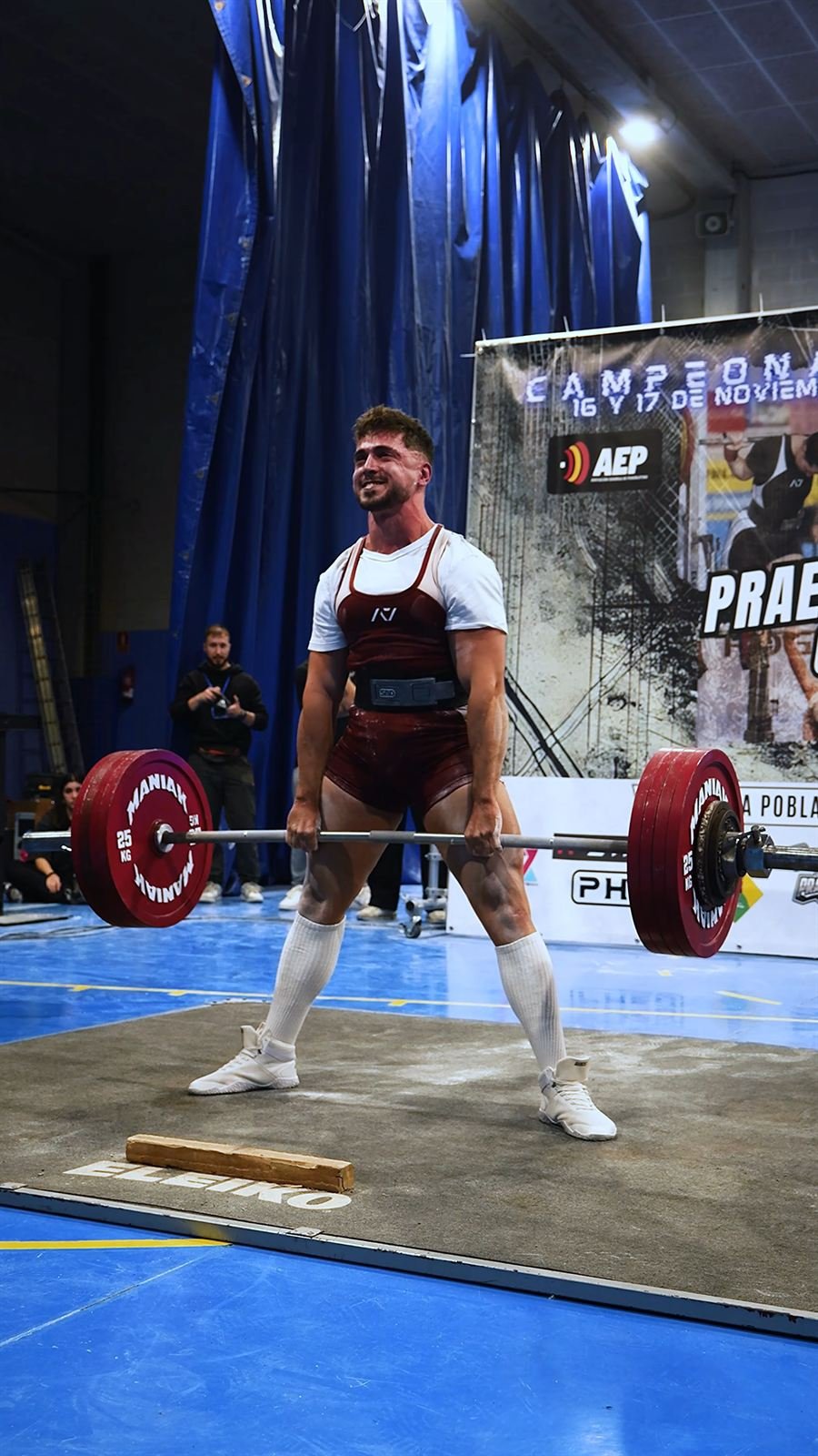 Martín compitiendo en powerlifting